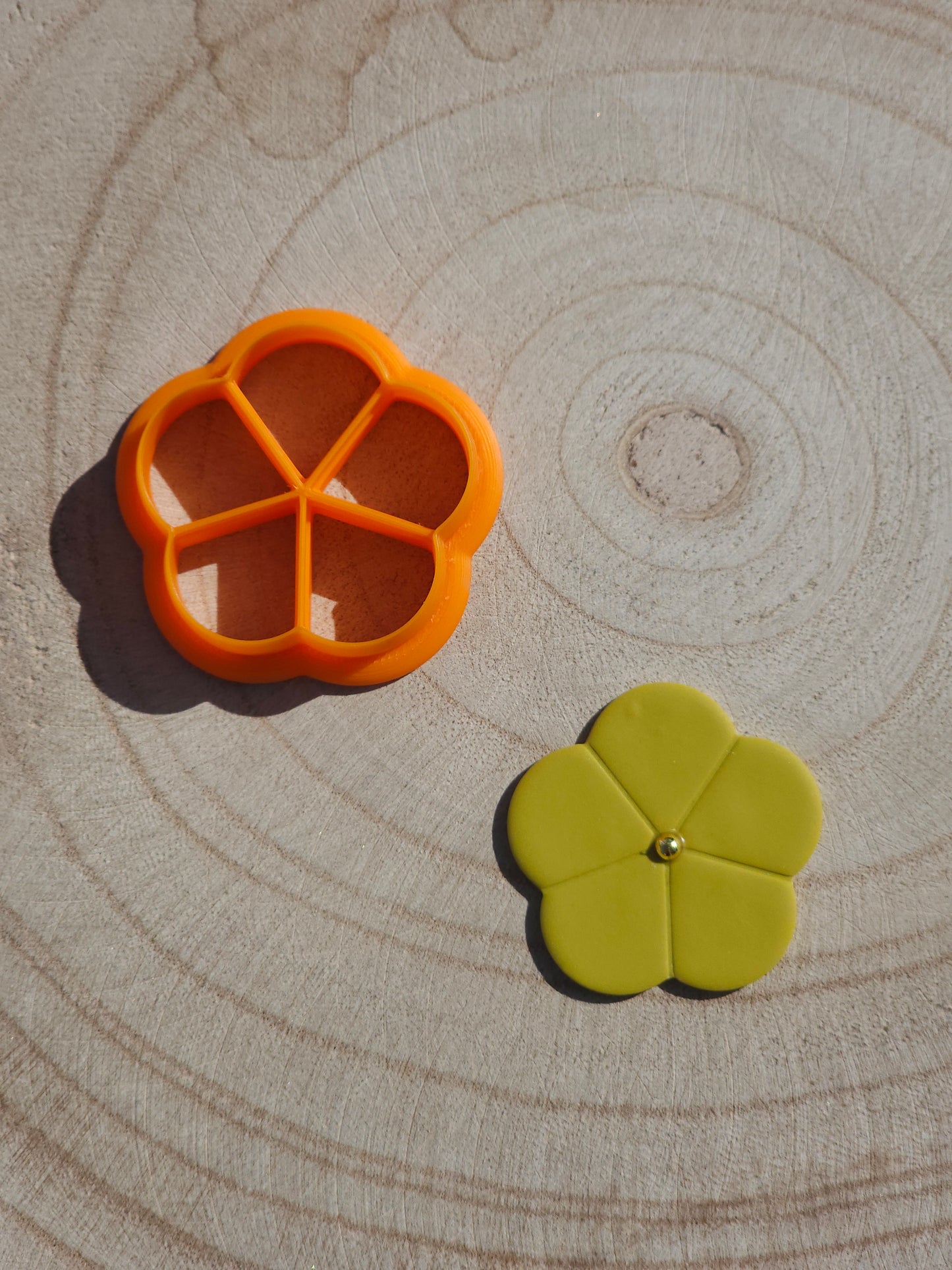 Emporte-pièce Fleur sans trou, pour argile polymère