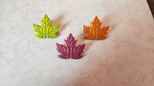 Broches feuille d'érable métalliques