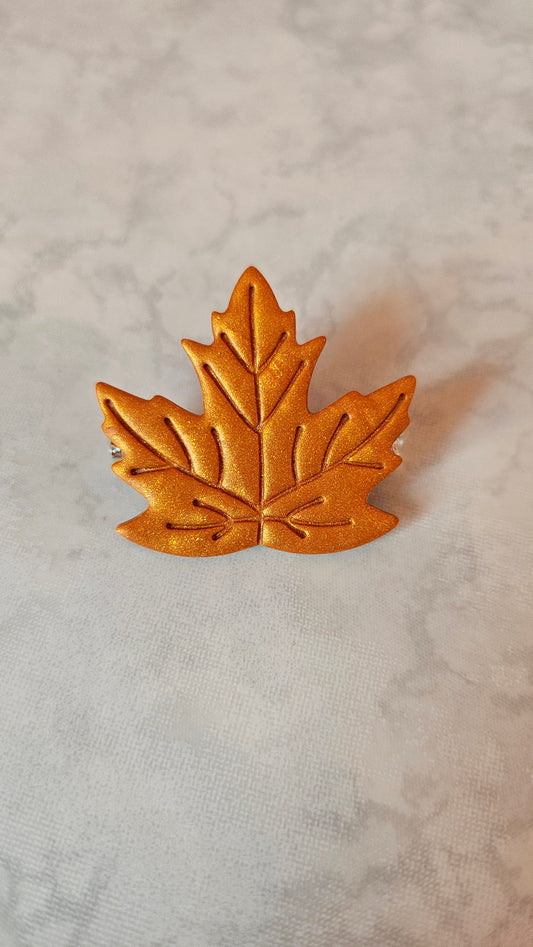 Broches feuille d'érable métalliques