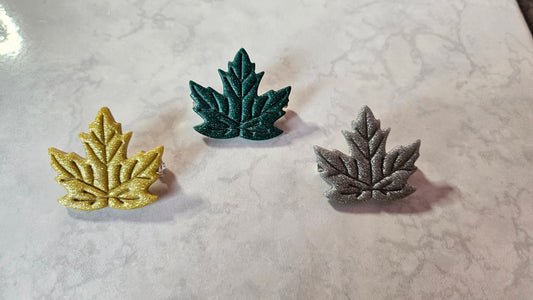 Broches feuille d'érable pailletés