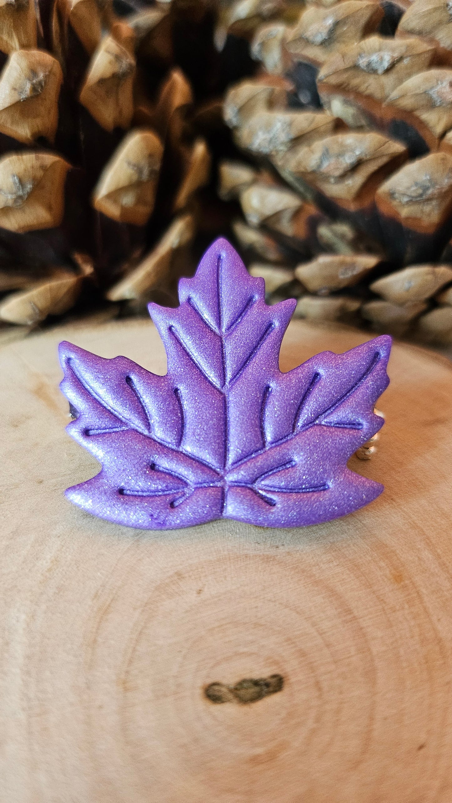 Broches feuille d'érable métalliques