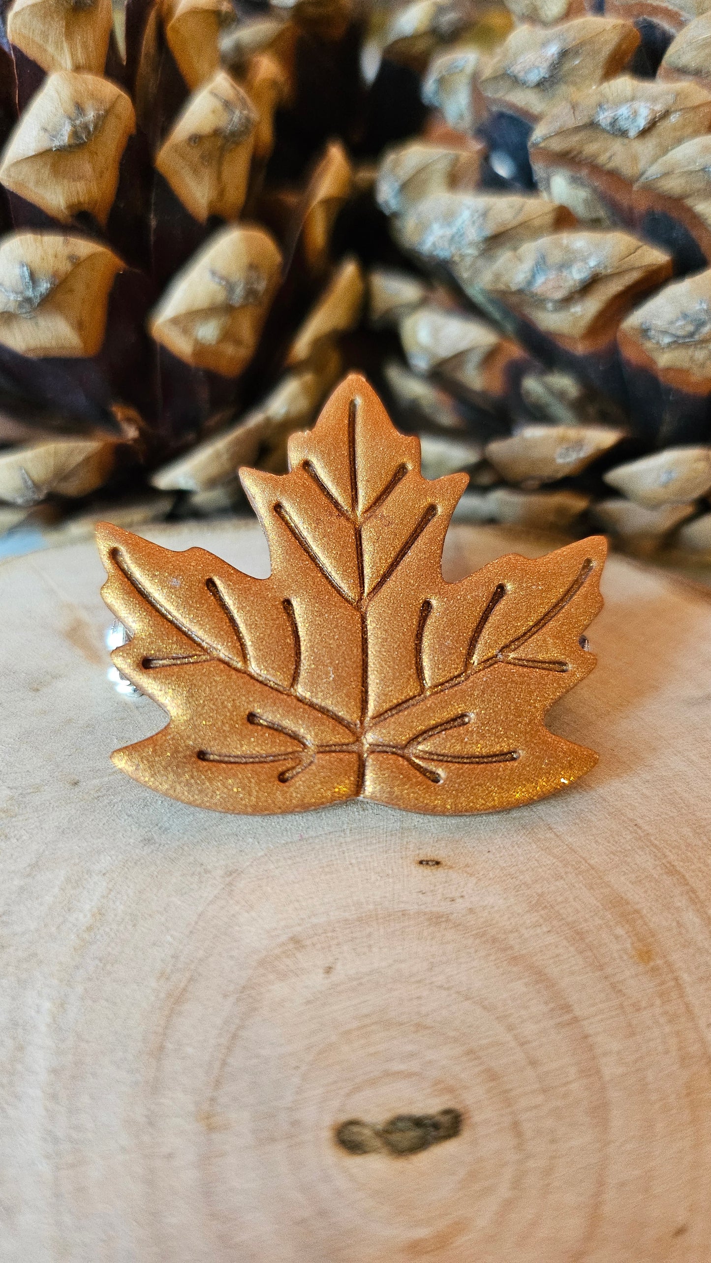 Broches feuille d'érable métalliques