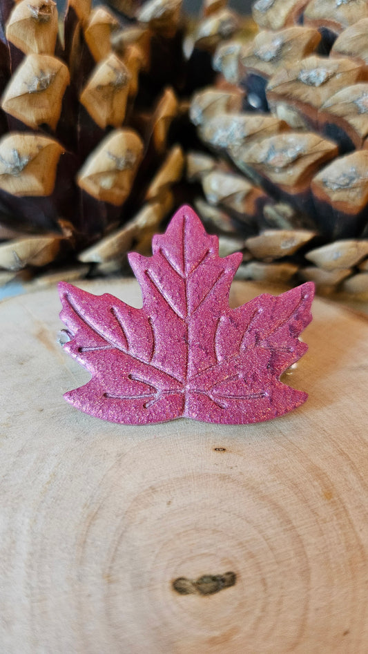 Broches feuille d'érable métalliques