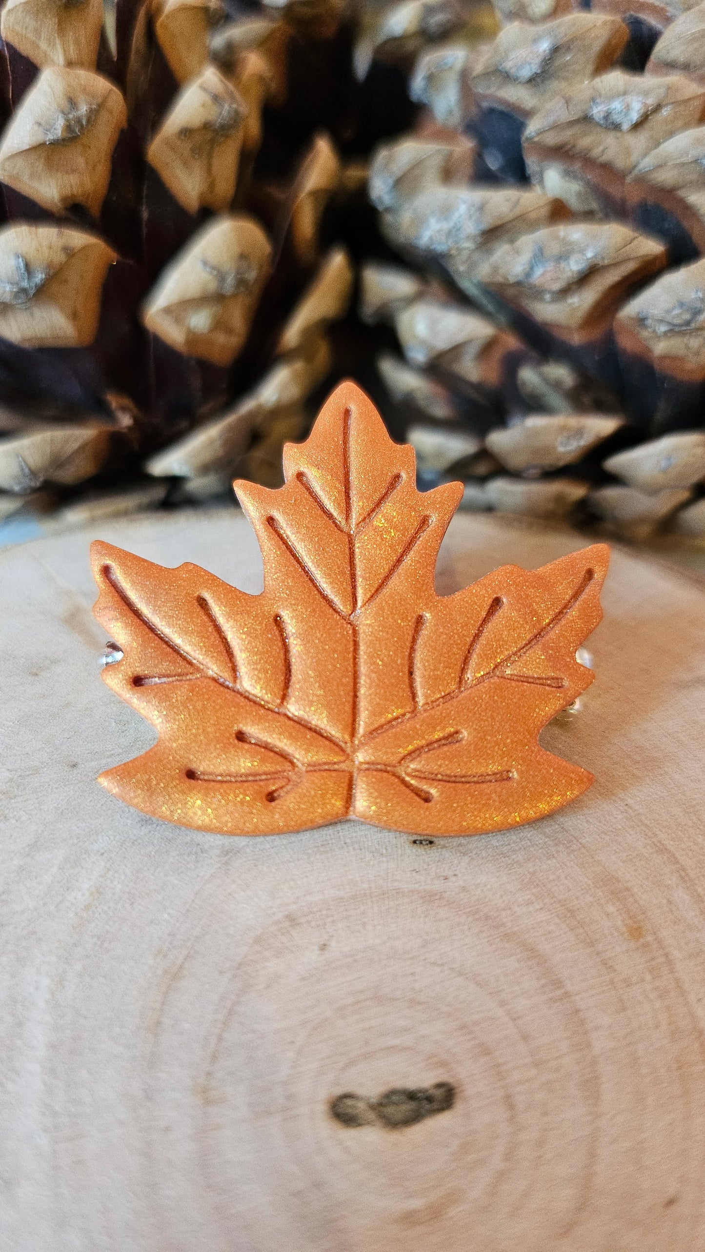 Broches feuille d'érable métalliques