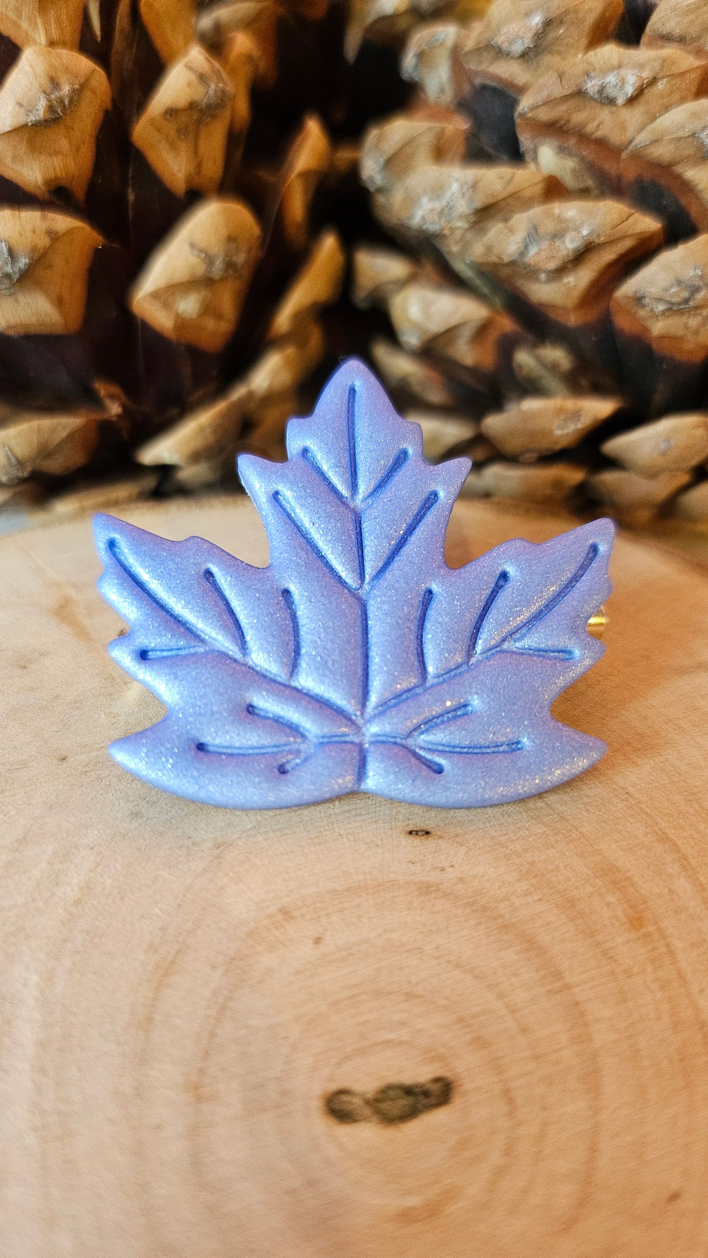 Broches feuille d'érable métalliques