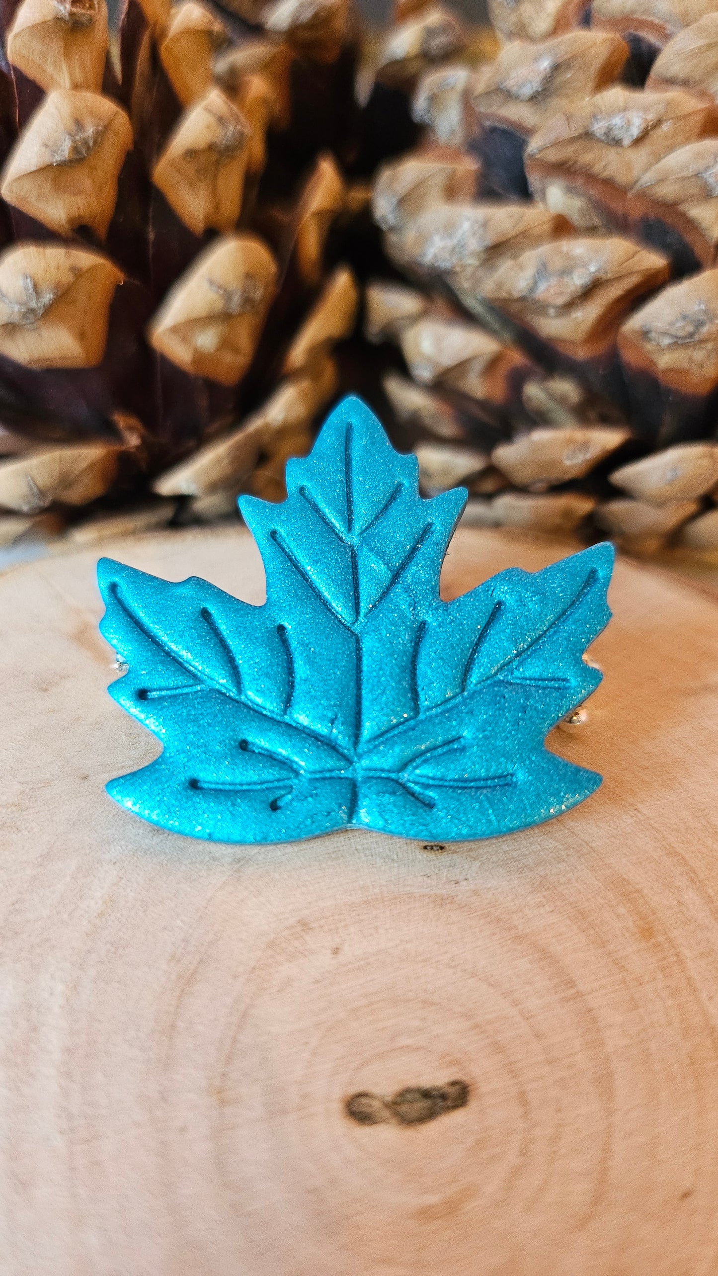 Broches feuille d'érable métalliques