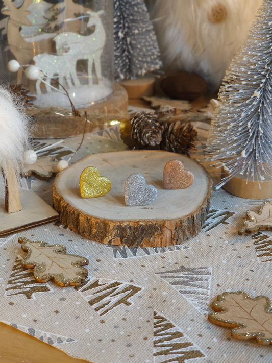 Pin's cœurs pailletés