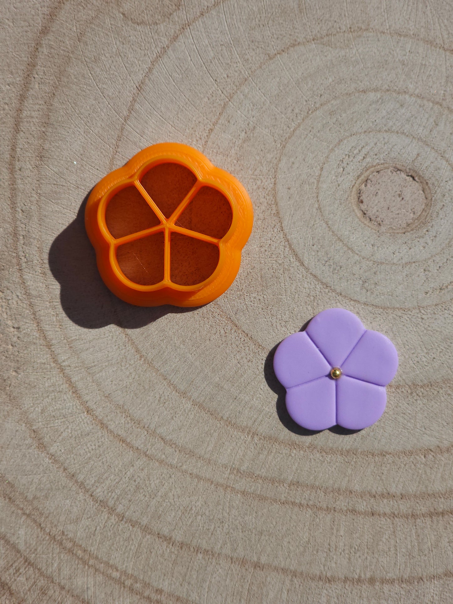 Emporte-pièce Fleur sans trou, pour argile polymère